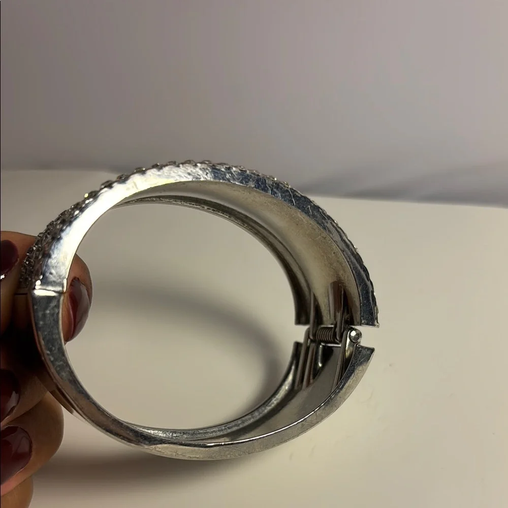 Elegant Silver Crystal Bracelet sparkly and blingy - Picture 5 of 7